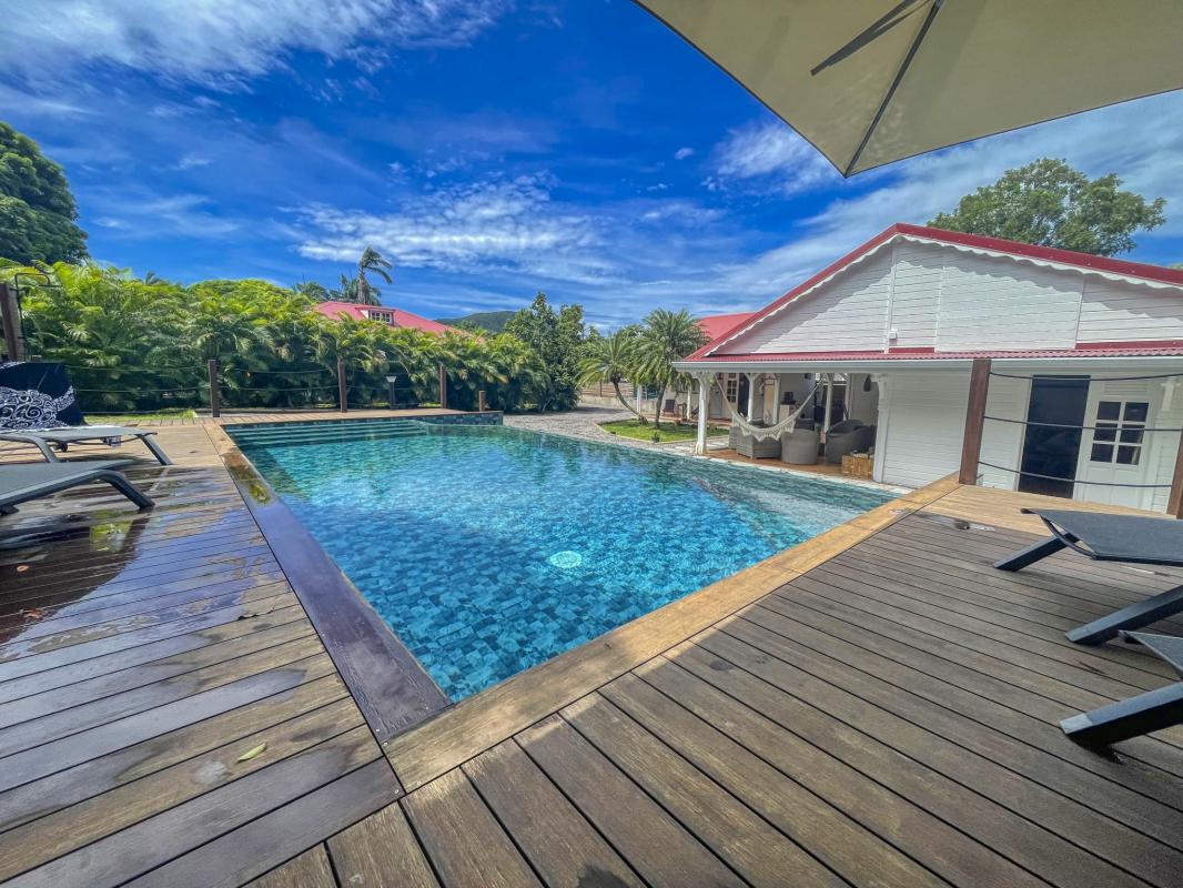 9. Location villa piscine proche plage Deshaies Guadeloupe_Piscine